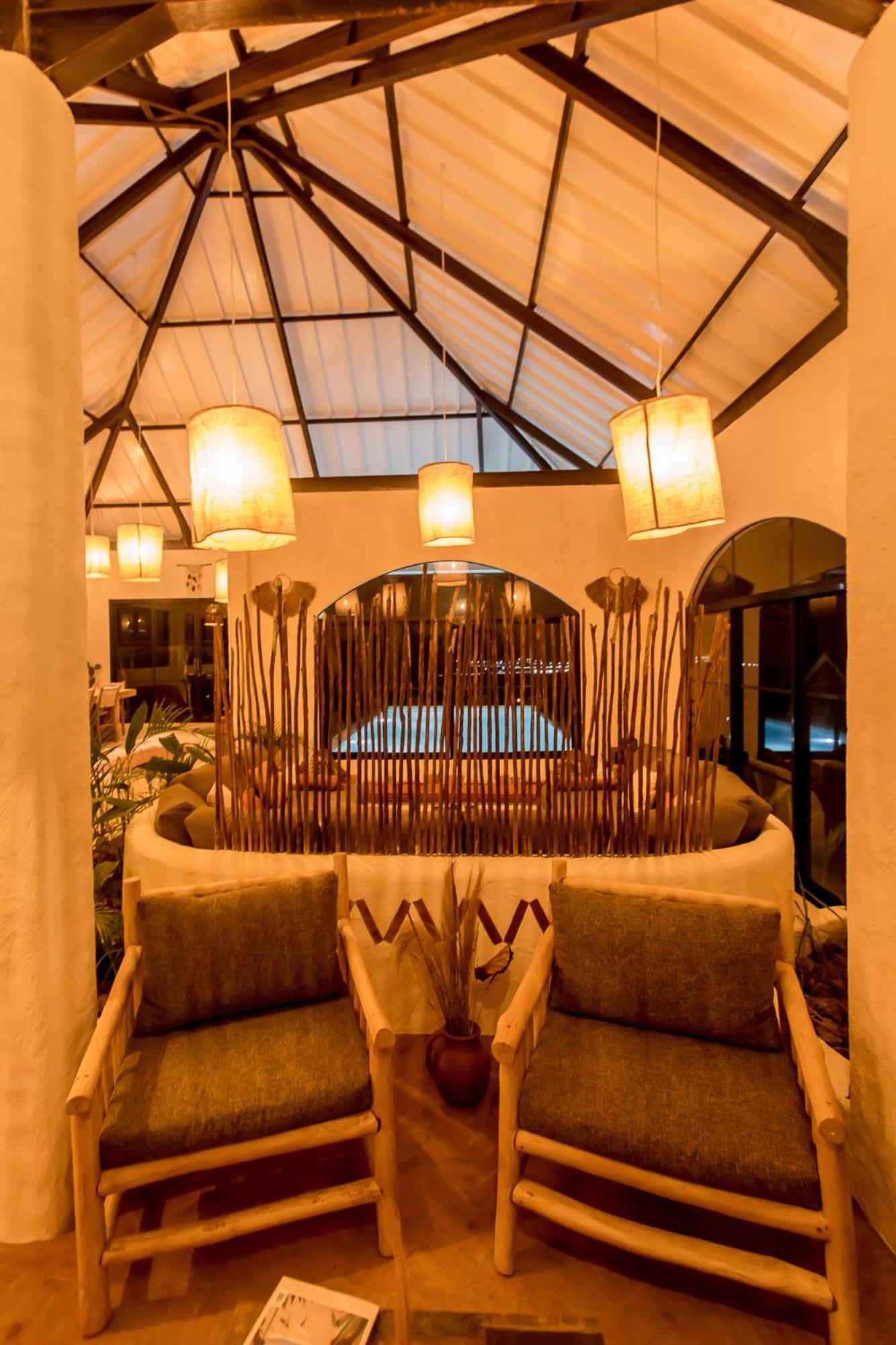 Drop In Surf Lodge Kuta  Buitenkant foto